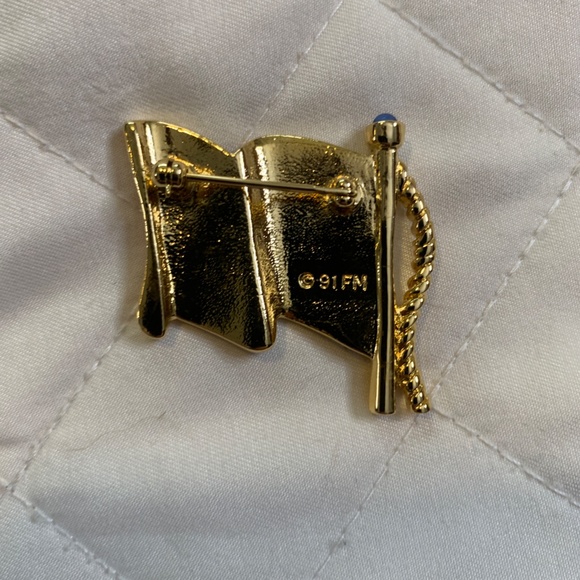 Franklin Mint American Flag Pin Brooch with Swarovski Crystals - Picture 3 of 3